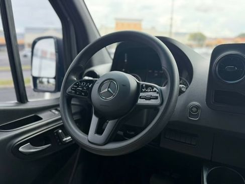 Used 2020 Mercedes-Benz Sprinter 2500 image 25