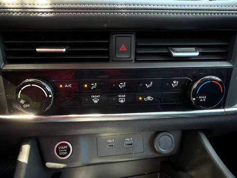 Used 2023 Nissan Rogue S FWD image 32