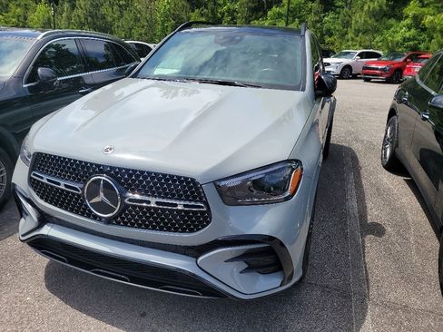 Used 2025 Mercedes-Benz GLE 450 4MATIC image 2