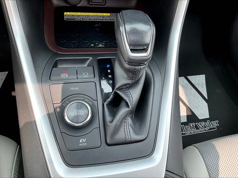 Used 2019 Toyota RAV4 Limited AWD/4WD image 37