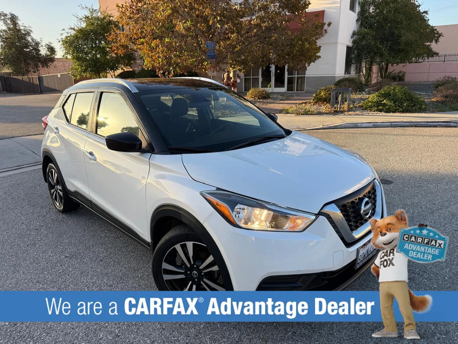 Used 2018 Nissan Kicks SV FWD image 2