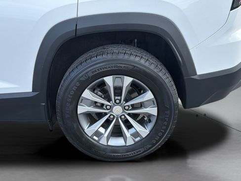 Used 2026 Chevrolet Equinox LT FWD image 16