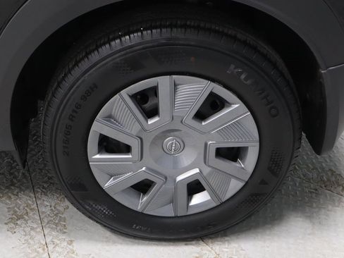 Certified 2025 Nissan Kicks S image 18