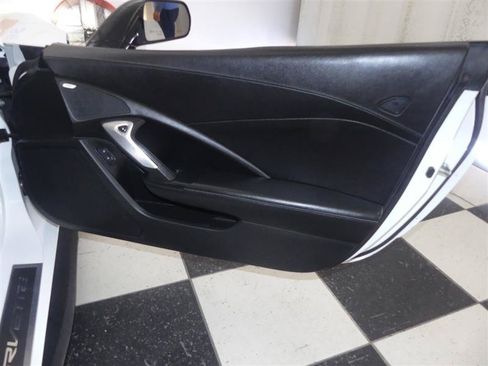 Used 2019 Chevrolet Corvette Stingray Coupe w/ Carbon Flash Badge Package RWD image 25