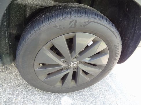 Used 2023 Volkswagen Taos S image 10