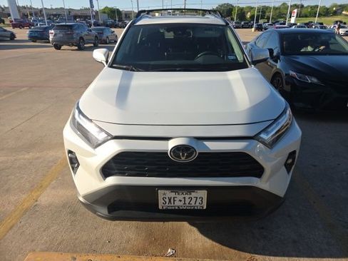 Used 2023 Toyota RAV4 XLE Premium image 2