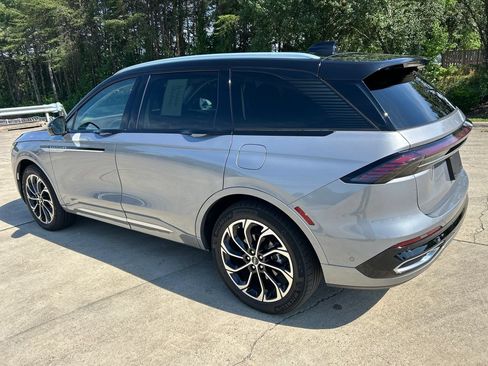 Used 2024 Lincoln Nautilus Reserve w/ Equipment Group 202A AWD/4WD image 3