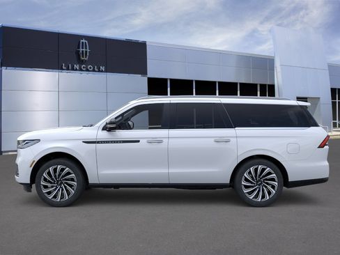 New 2026 Lincoln Navigator L Black Label AWD/4WD image 3