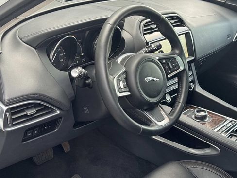 Certified 2020 Jaguar F-PACE Prestige AWD/4WD image 21