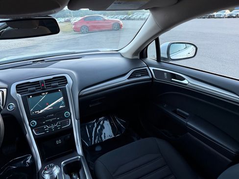 Used 2019 Ford Fusion SE FWD image 23