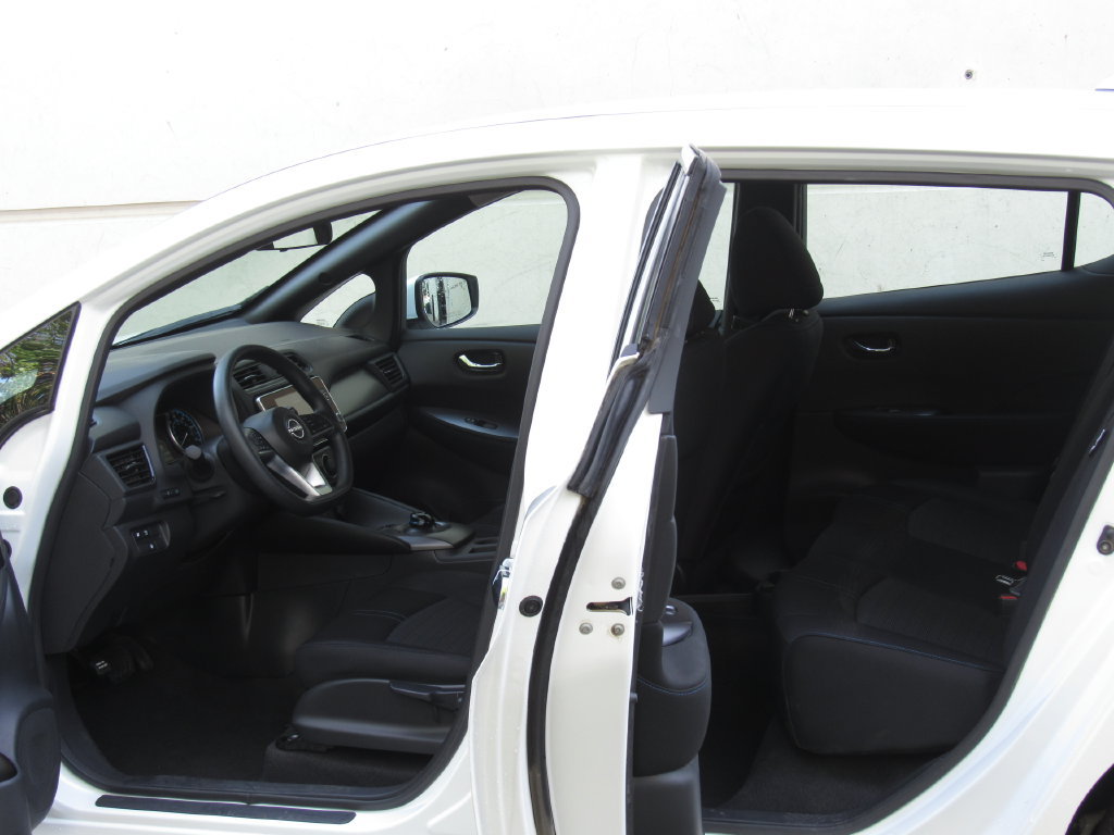 Used 2025 Nissan Leaf S FWD image 12