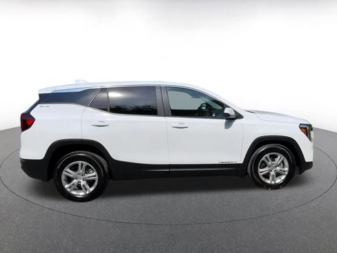 Used 2024 GMC Terrain SLE image 16