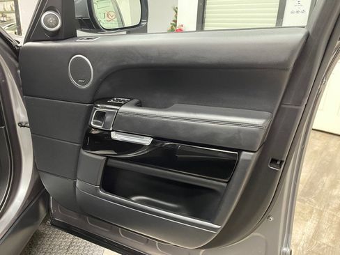 Used 2013 Land Rover Range Rover HSE image 24