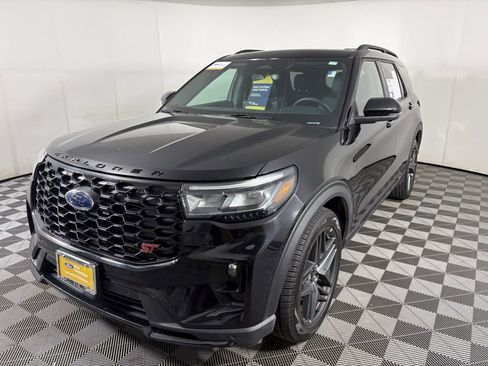 Certified 2025 Ford Explorer ST image 3