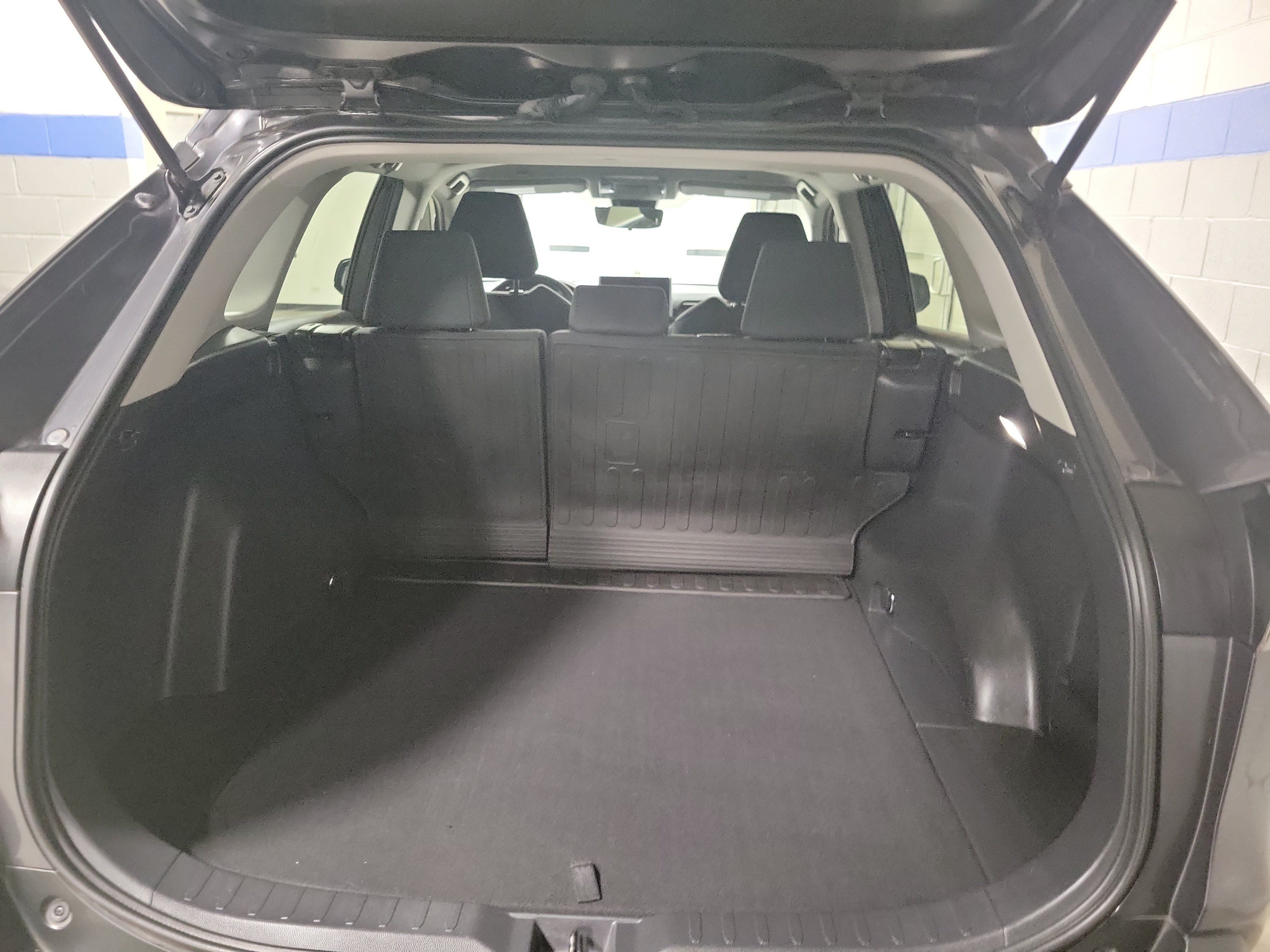 Used 2023 Toyota RAV4 LE AWD/4WD image 9