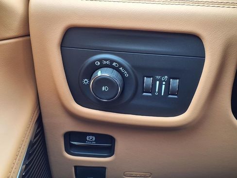 New 2026 Jeep Grand Cherokee L Summit AWD/4WD image 15