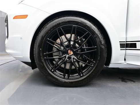 New 2026 Porsche Cayenne GTS image 6
