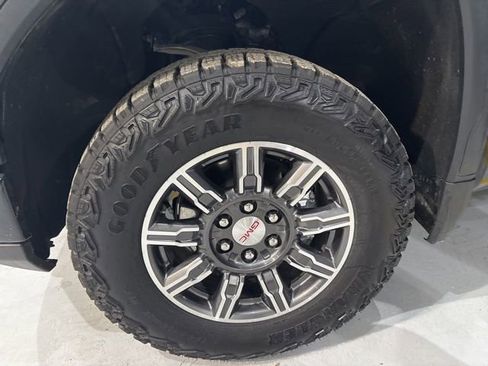 Used 2025 GMC Sierra 1500 AT4 image 38