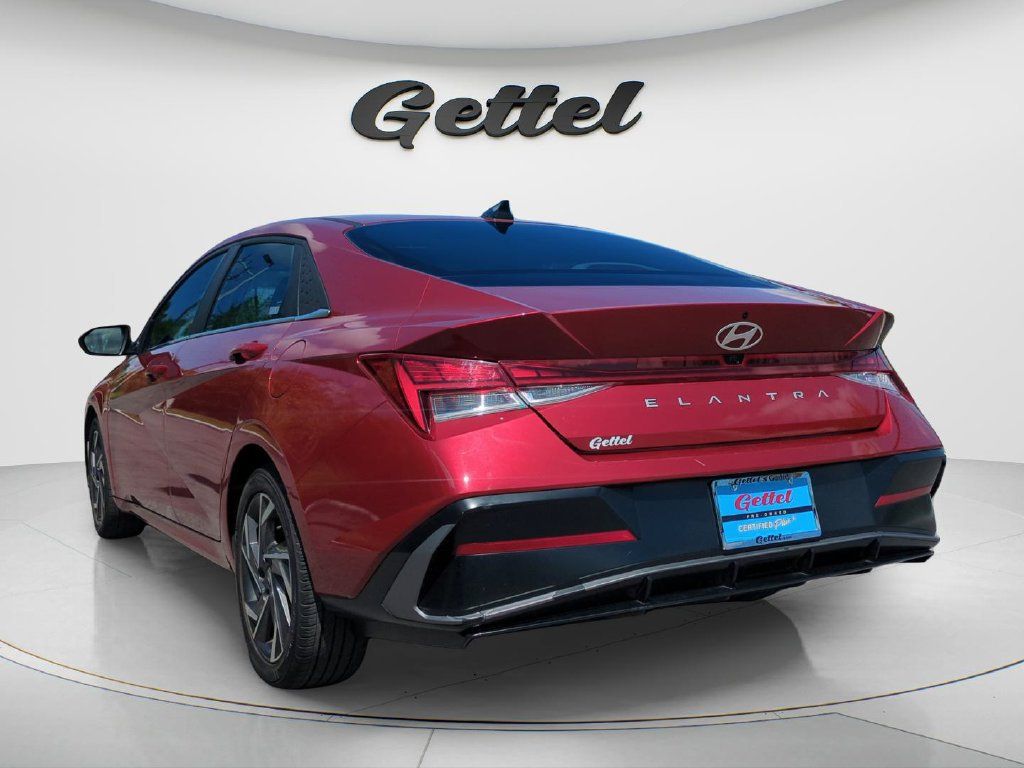 Certified 2024 Hyundai Elantra SEL w/ Convenience Package FWD image 7