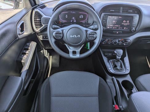 Used 2023 Kia Soul LX FWD image 4