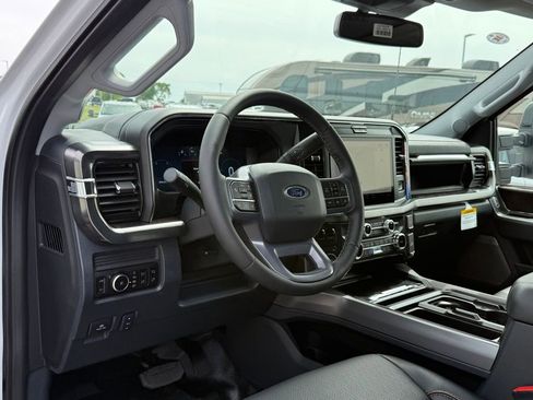 New 2026 Ford F350 4x4 Crew Cab DRW Super Duty image 4