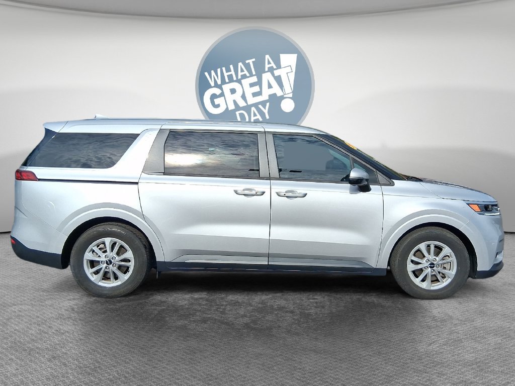 Used 2022 Kia Carnival LX FWD image 2