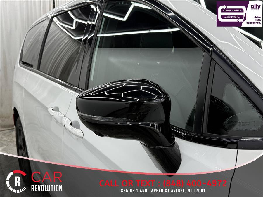 Used 2024 Chrysler Pacifica Limited FWD image 43