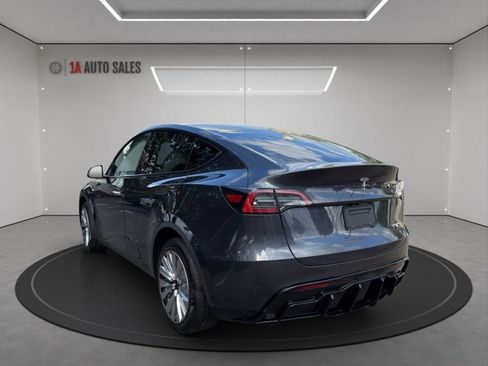 Used 2024 Tesla Model Y Long Range AWD/4WD image 3
