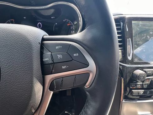 Used 2022 Jeep Grand Cherokee Laredo X RWD image 15