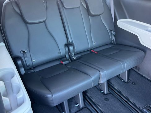 Used 2024 Kia Carnival SX Prestige image 18