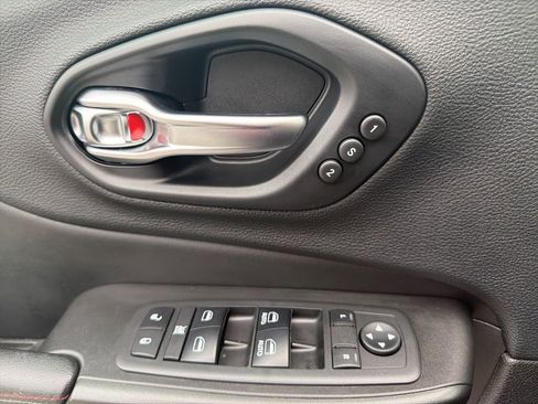 Used 2019 Jeep Cherokee Trailhawk image 15