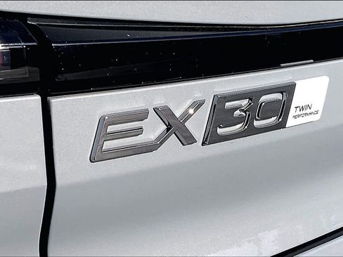 New 2025 Volvo EX30 Plus w/ Protection Package Premier image 26