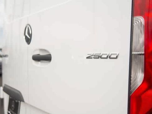 Used 2025 Mercedes-Benz Sprinter 2500 image 16