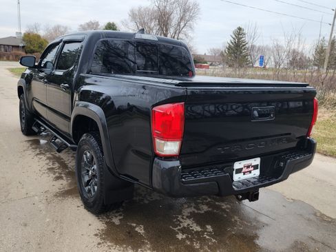 Used 2017 Toyota Tacoma TRD Off-Road w/ Tow Package (A/T) image 7