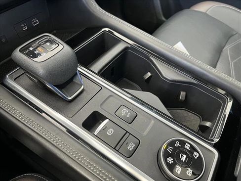 Used 2023 Nissan Pathfinder Platinum image 17