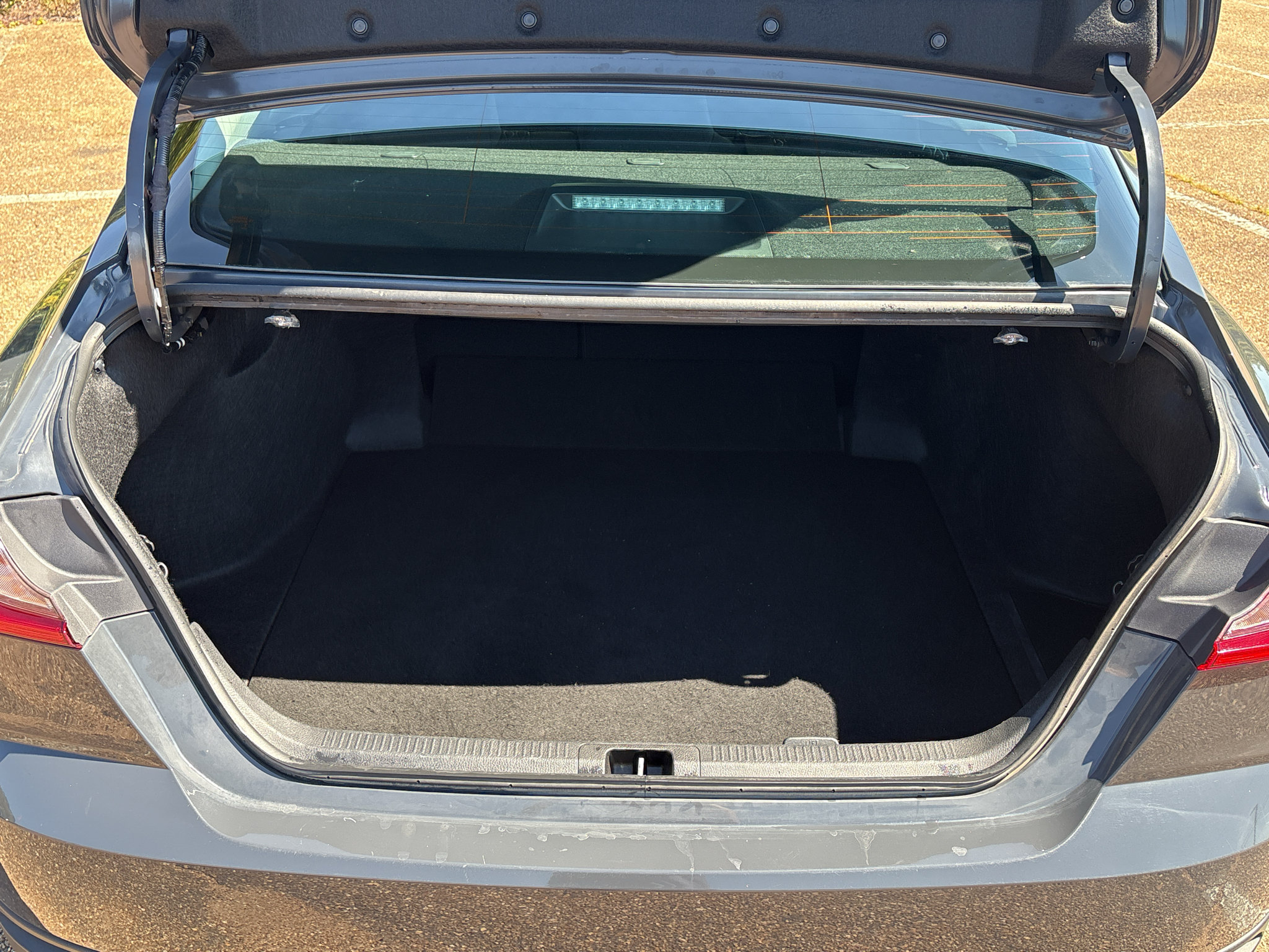 Used 2025 Toyota Camry LE FWD image 5