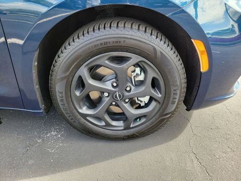 Used 2022 Chrysler Pacifica Touring-L w/ S Appearance Package image 6