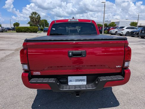 Used 2022 Toyota Tacoma SR5 w/ Technology Package RWD image 5