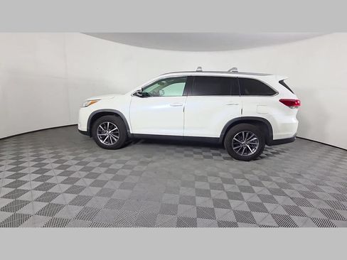 Used 2019 Toyota Highlander XLE FWD image 47