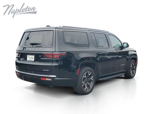 Used 2023 Jeep Wagoneer Series III w/ Preferred Equipment Group AWD/4WD image 6
