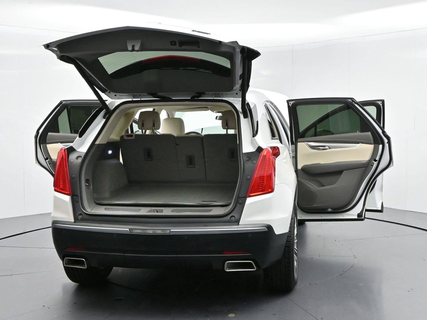 Used 2017 Cadillac XT5 Luxury w/ Driver Awareness Package FWD image 48