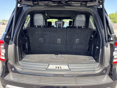 Used 2023 Ford Expedition Platinum RWD image 37