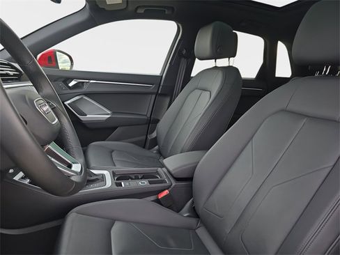 Certified 2025 Audi Q3 2.0T Premium Plus w/ Premium Plus Package image 18