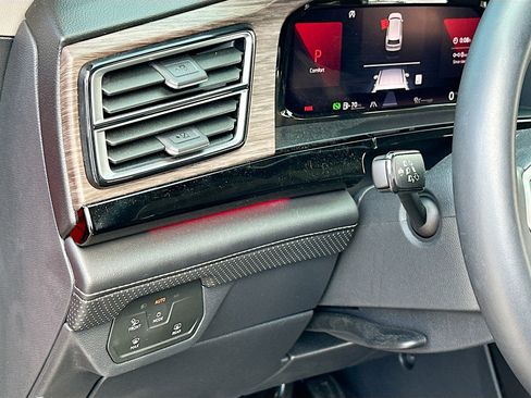 Used 2024 Volkswagen Atlas SEL Premium R-Line image 10