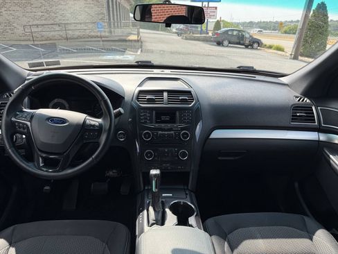 Used 2017 Ford Explorer XLT AWD/4WD image 24