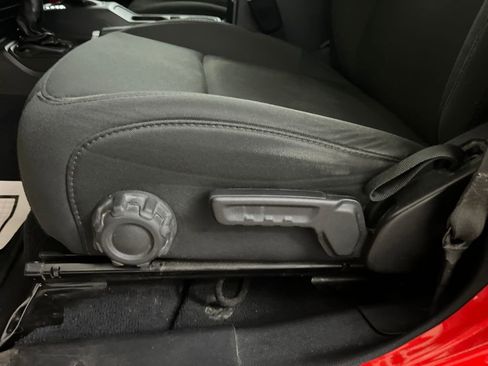 Used 2018 Jeep Wrangler Unlimited Sport S image 49