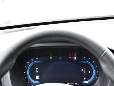 Used 2025 Volvo XC60 B5 Plus image 20