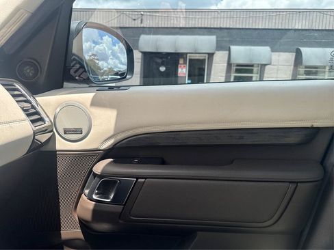 Used 2017 Land Rover Discovery HSE AWD/4WD image 18