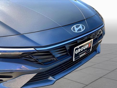 Used 2025 Hyundai Elantra Hybrid FWD image 29