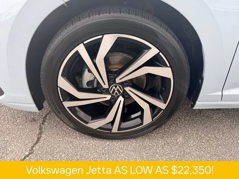 Used 2025 Volkswagen Jetta SEL FWD image 33
